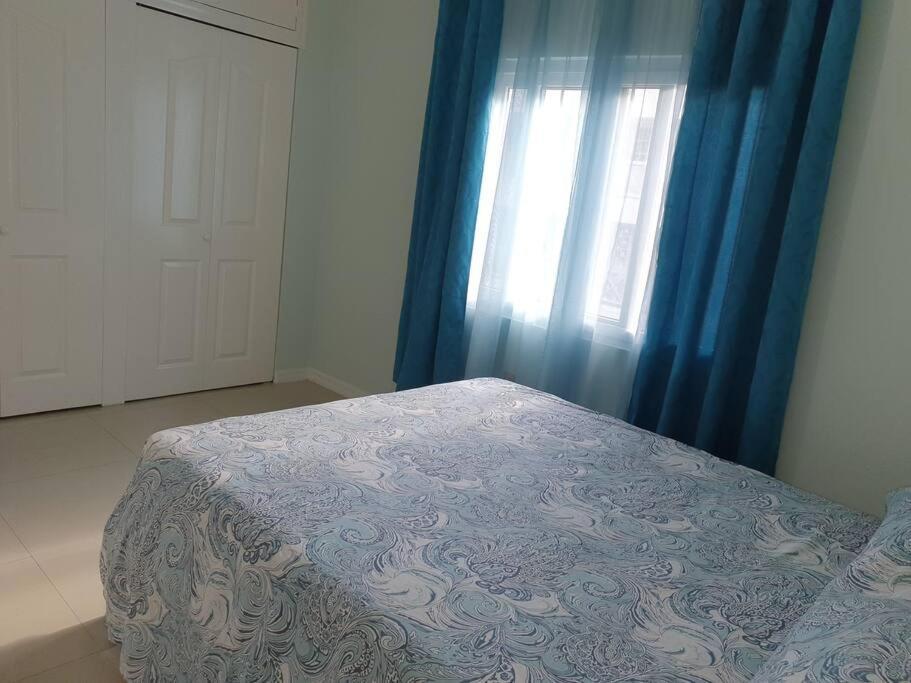 Central Upscale New Kingston Apt With Pool Exterior foto